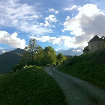 Au Détour Du Larrech Bed & Breakfast 3*