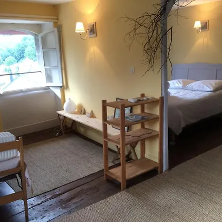 Au Detour Du Larrech 3*