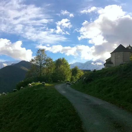 Au Detour Du Larrech 3*